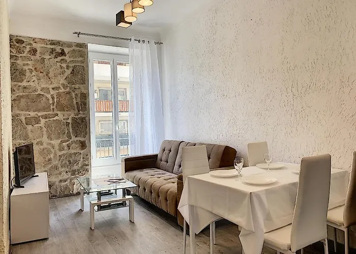 2-Bedrooms Аpartment Nice Port With Parking